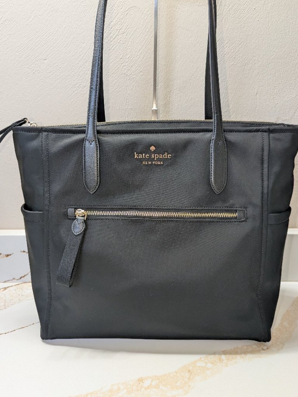 Kate Spade lg tote with lots of pockets! EUC!
